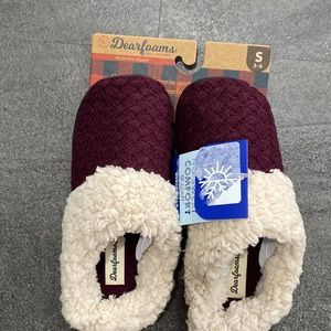 Dearmfoams memory foam slippers, brand new! Purple/ cream colored fuzzy inside